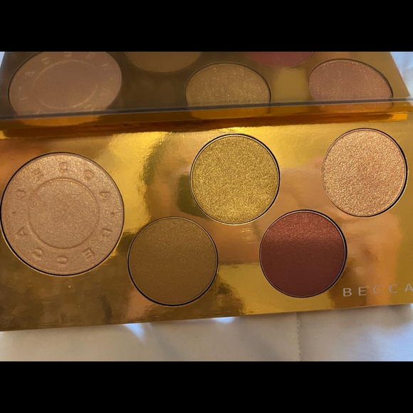 ✨✨HOST PICK ✨✨BECCA COSMETICS Pop Goes the Glow Face & Eye Palette BNIB! - Picture 6 of 7